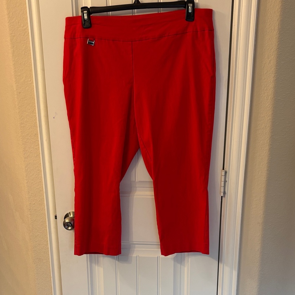 Alfani Red Capris